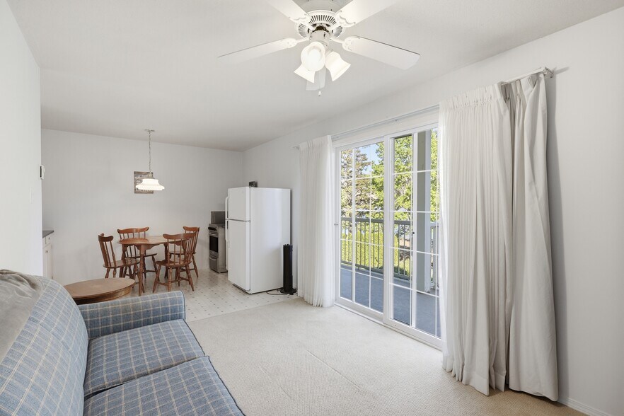 More Photos Of 7001 Savona Access Rd, Thompson-Nicola Hotel For Sale