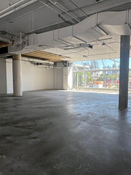 More Photos Of 601 17th Ave SW, Calgary Restaurant For Lease