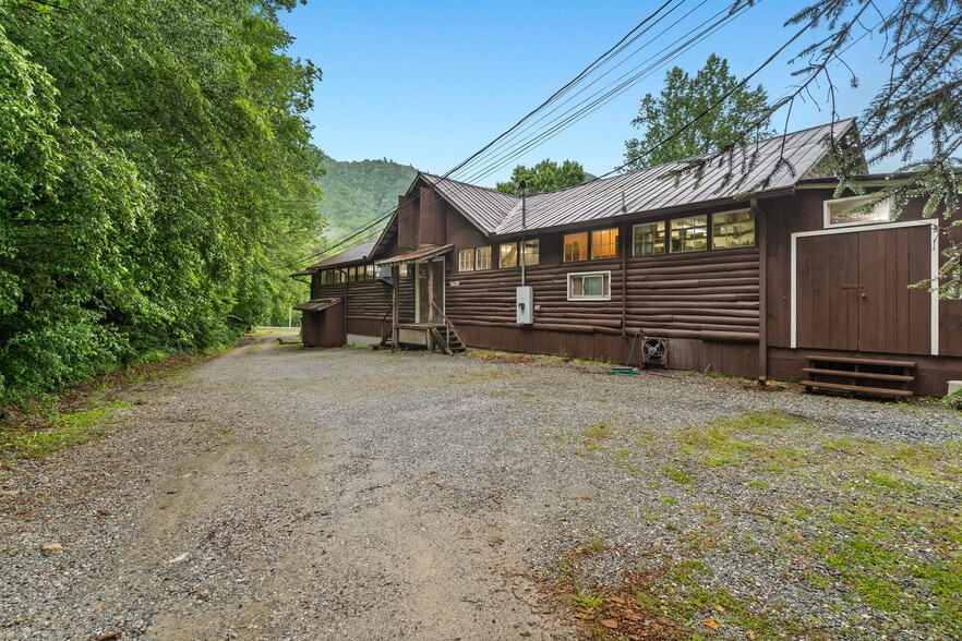 More Photos Of 7142 Highway 76 W, Clayton Storefront For Sale