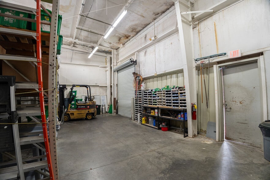 More Photos Of 3321 Holley Rd, Lizella Freestanding For Sale