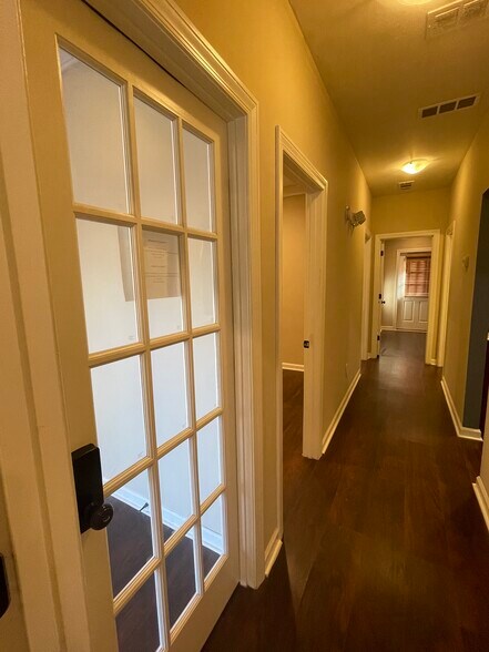 More Photos Of 540 SE Powder Springs St, Marietta Office Residential For Lease