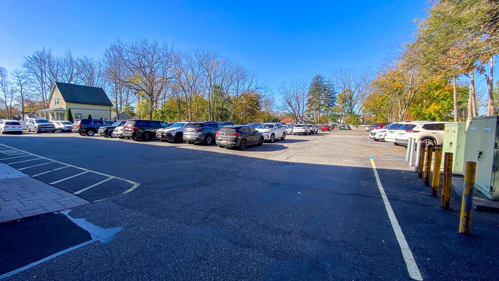 More Photos Of 80 Maple Ave, Smithtown Office For Lease