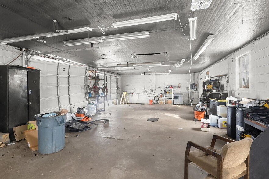 More Photos Of 4028 Hanover Pike, Manchester Auto Repair For Sale