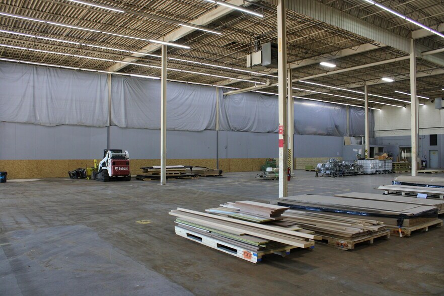 More Photos Of 1777 Oakdale Ave, West Saint Paul Manufacturing For Lease