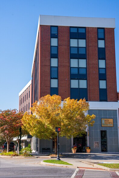 More Photos Of 104 Maxwell Ave, Greenwood Office For Lease