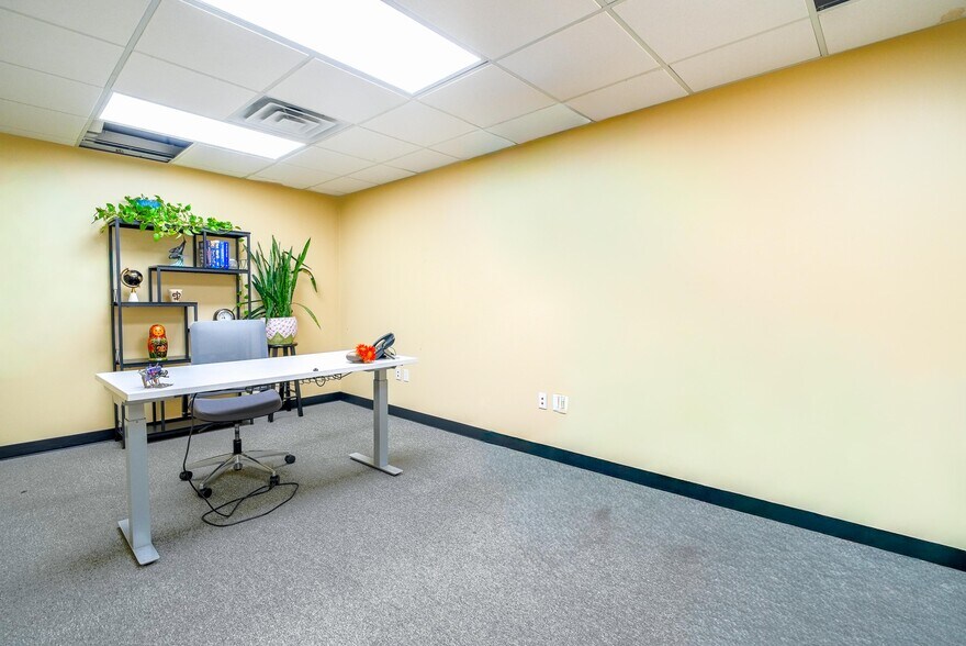 More Photos Of 1033 Dr Martin Luther King Jr St N, Saint Petersburg Medical For Sale