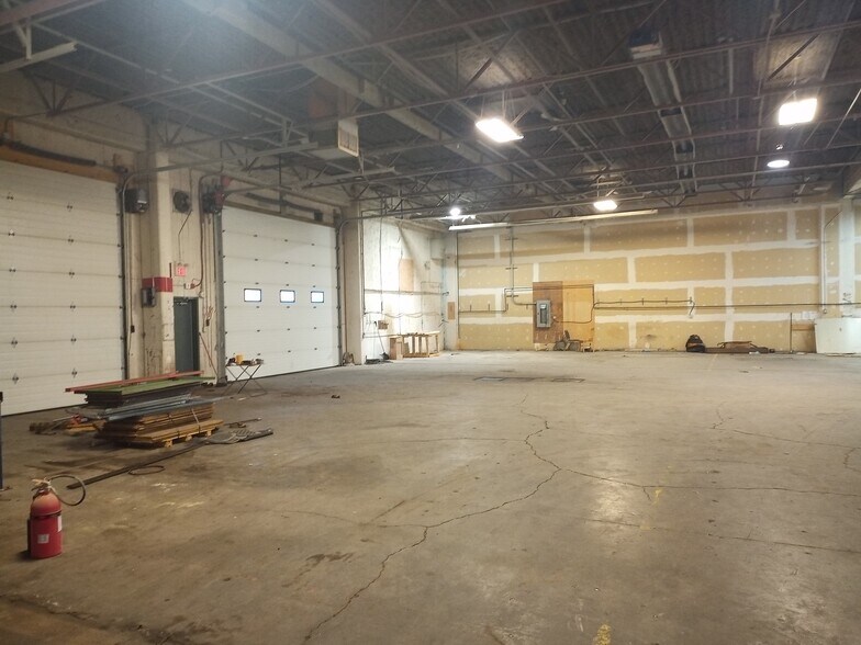 More Photos Of 4357 54 Av SE, Calgary Warehouse For Lease