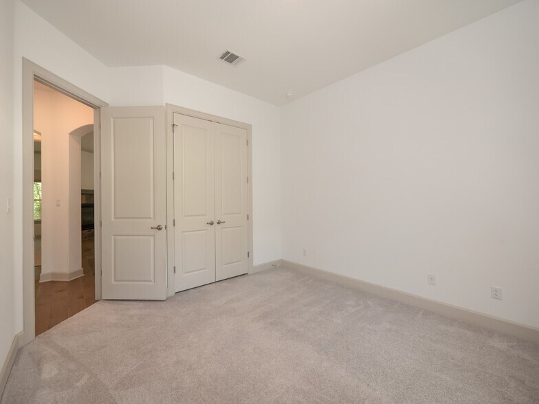 More Photos Of 13511 Carpenter Ln, Manchaca Land For Sale