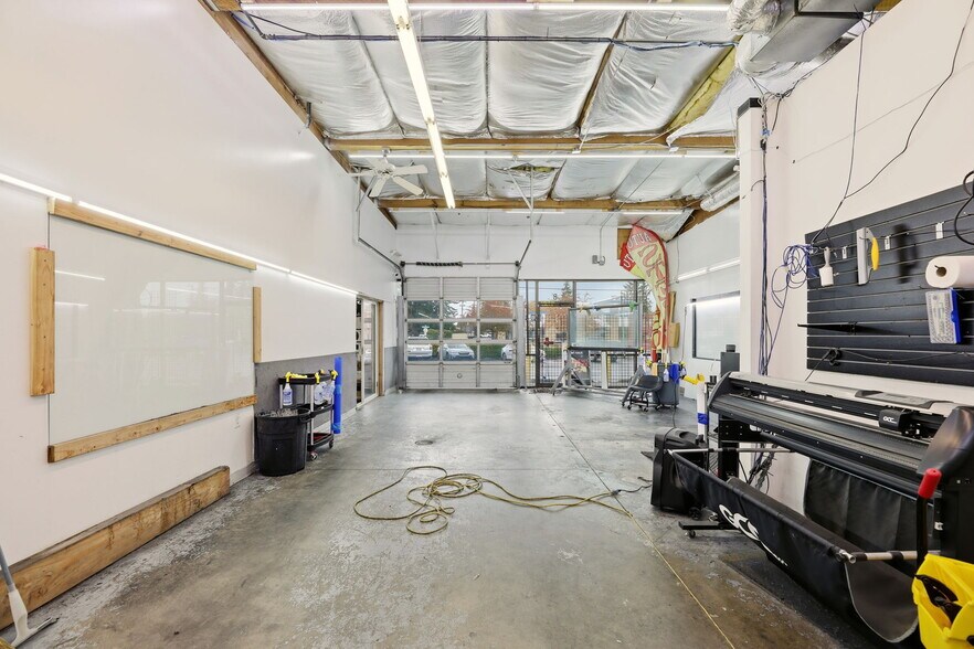 More Photos Of 10 SE Everett Mall Way, Everett General Retail For Lease