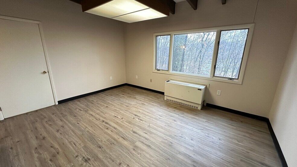 More Photos Of 3005 Brodhead Rd, Bethlehem Office For Sale