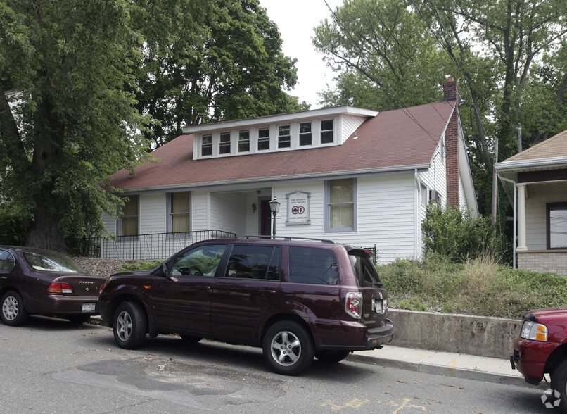 Primary Photo Of 102 Prospect St, Port Jefferson Medical For Lease