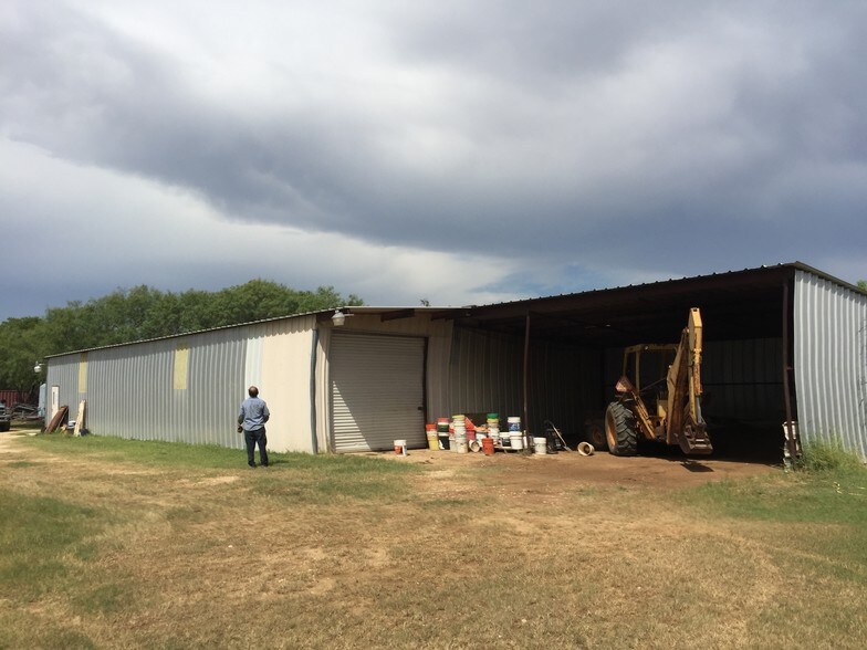 More Photos Of 11595 US Highway 181, San Antonio Service For Lease