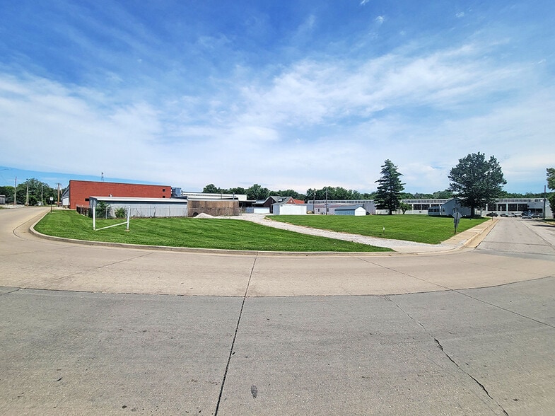 More Photos Of 118 N 16th St, Belleville Industrial For Sale