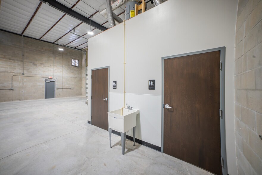 More Photos Of 11201 49th St N, Clearwater Unknown For Lease