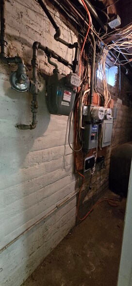 More Photos Of 639 Willis Ave, Williston Park Storefront For Sale