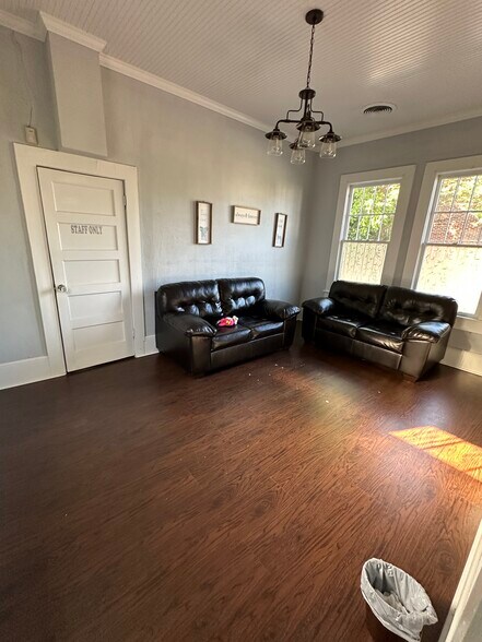 More Photos Of 62 Lee St, Jefferson Office For Sale