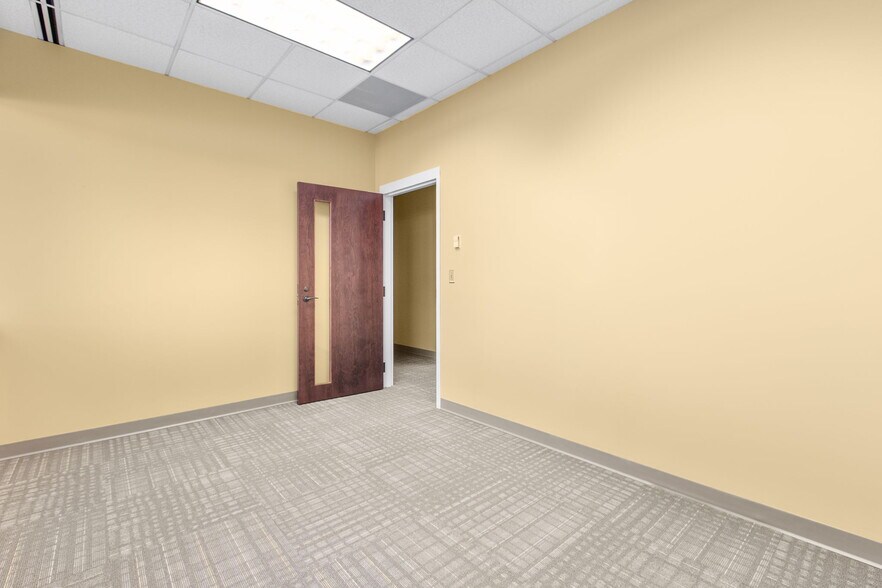 More Photos Of 10304 Spotsylvania Ave, Fredericksburg Office For Lease