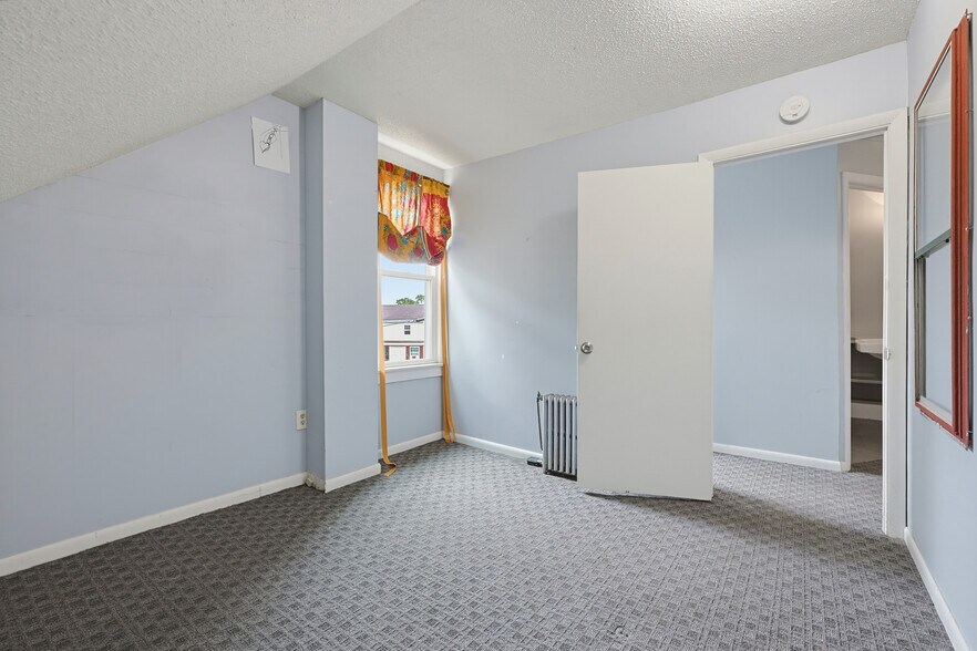 More Photos Of 24-26 Montauk Ave, New London Storefront Retail Residential For Sale