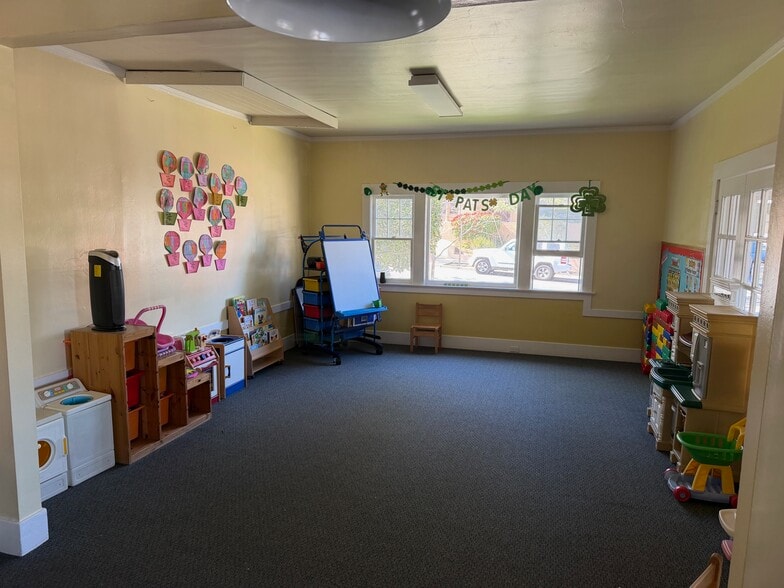 More Photos Of 1421 Palm Dr, Burlingame Religious Facility For Sale