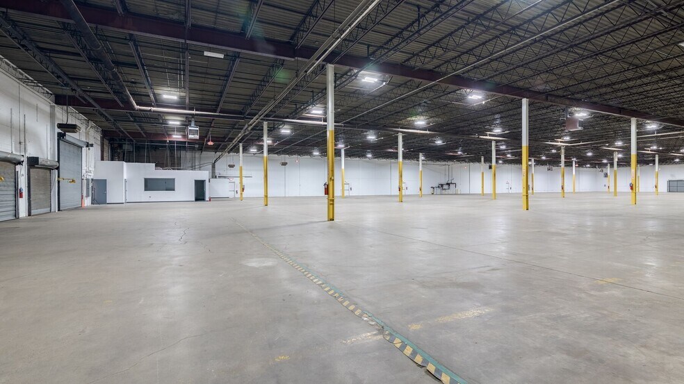 More Photos Of 1 Castle Rd, Secaucus Warehouse For Lease