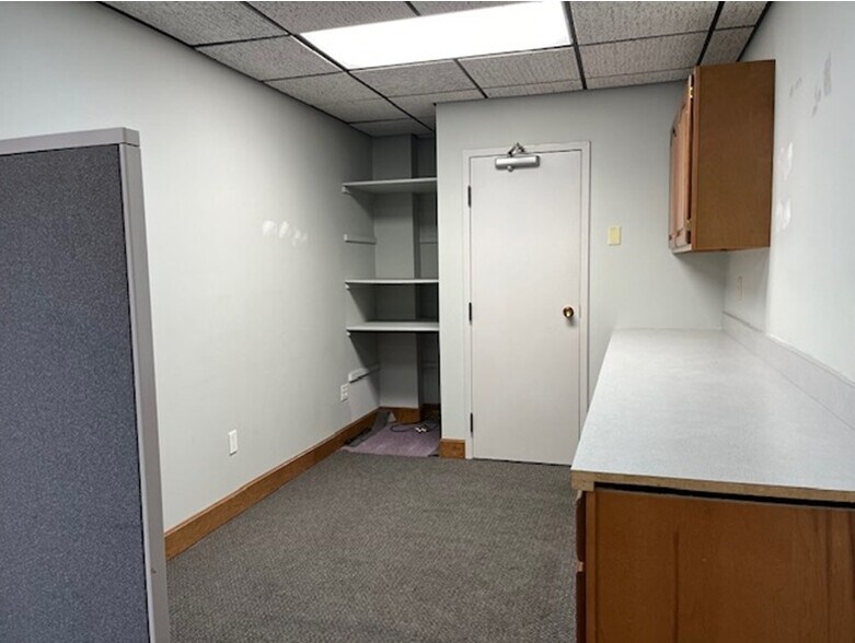 More Photos Of 211 Kenbrook Dr, Vandalia Office For Lease