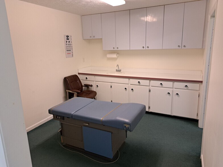 More Photos Of 905 W Ventura Ave, Clewiston Medical For Sale