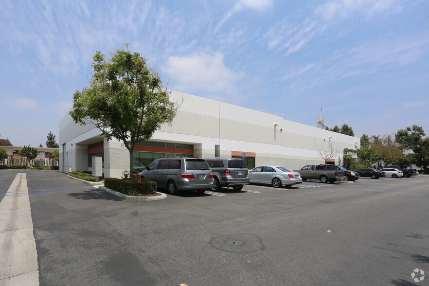 More Photos Of 492-496 W Meats Ave, Orange Warehouse For Lease