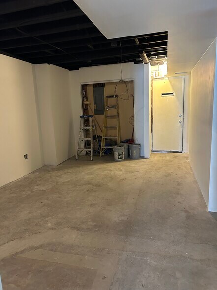 More Photos Of 513 S Main St, Franklin Storefront For Lease