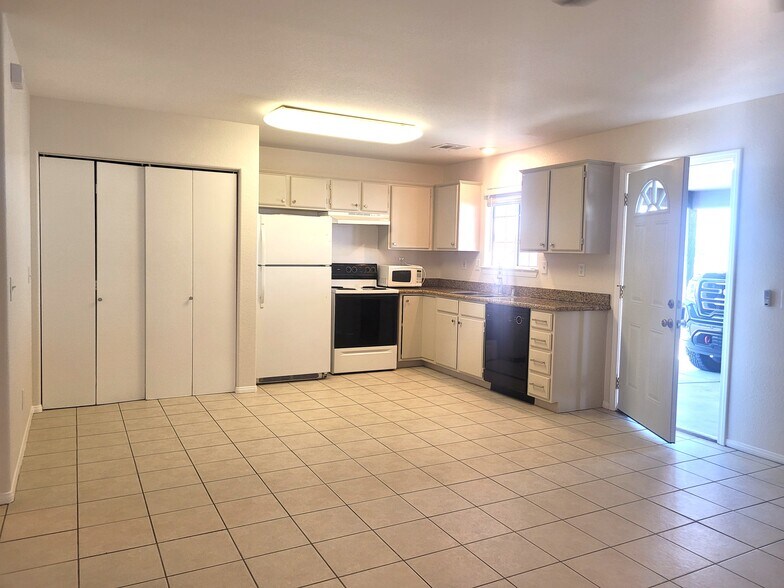 More Photos Of 1171 Sixshooter Ave, Pahrump Apartments For Sale