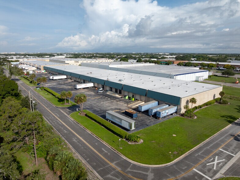 More Photos Of 2003-2021 Viscount Row, Orlando Warehouse For Lease
