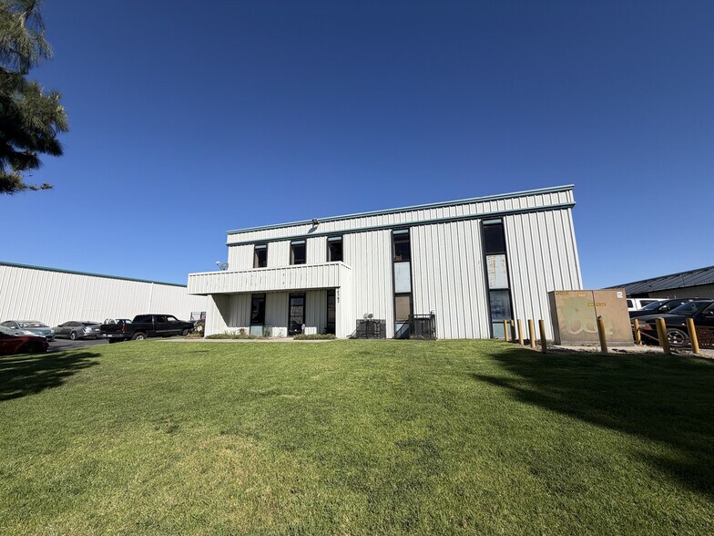 More Photos Of 14562 Manzanita Dr, Fontana Warehouse For Lease