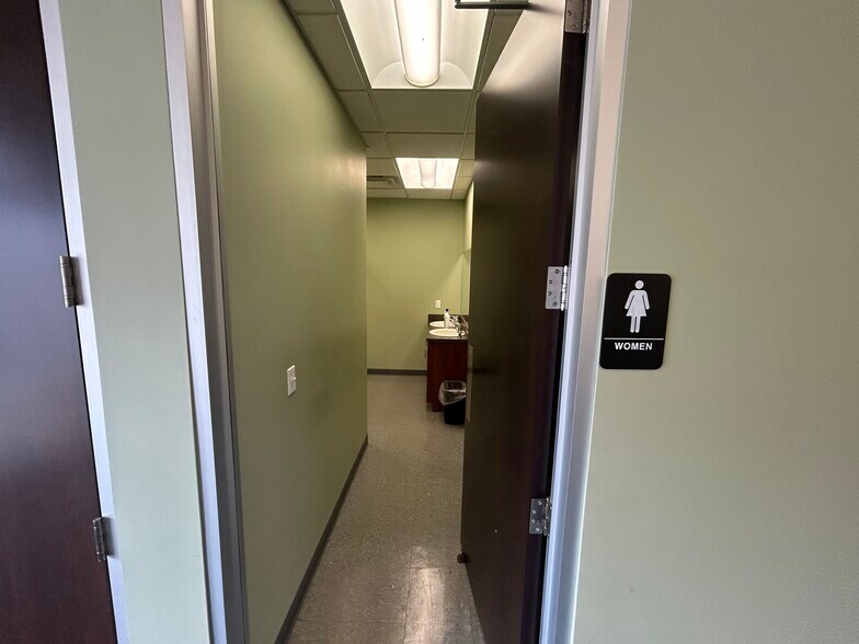 More Photos Of 826 N Martin Luther King Jr Dr, Jackson Freestanding For Sale