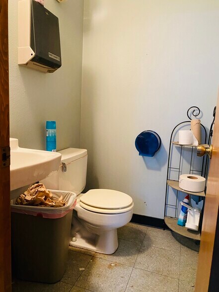 More Photos Of 721 Highway 5 N, Mountain Home Storefront For Sale