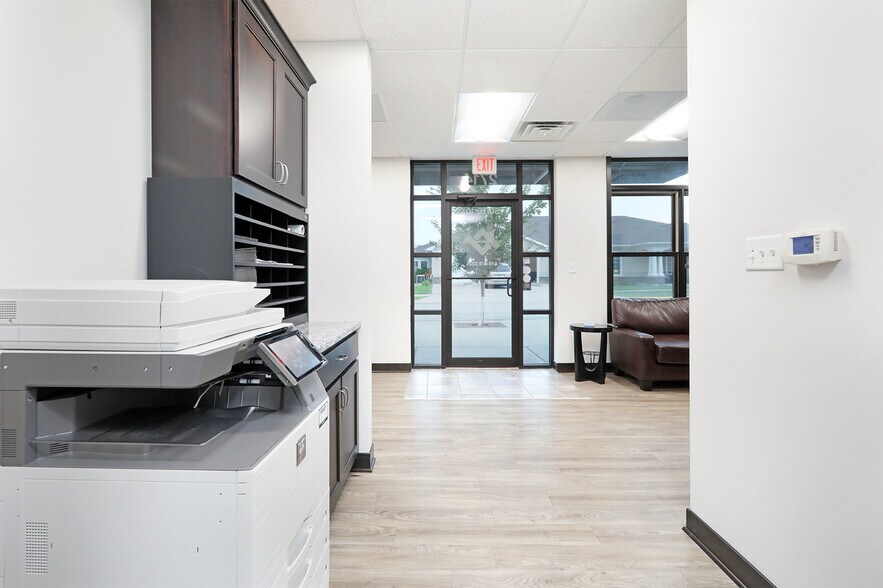 More Photos Of 2714 Aspen Rd, Ames Office For Lease