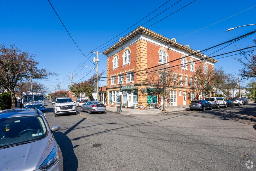 More Photos Of 148 Doughty Blvd, Inwood Office For Lease