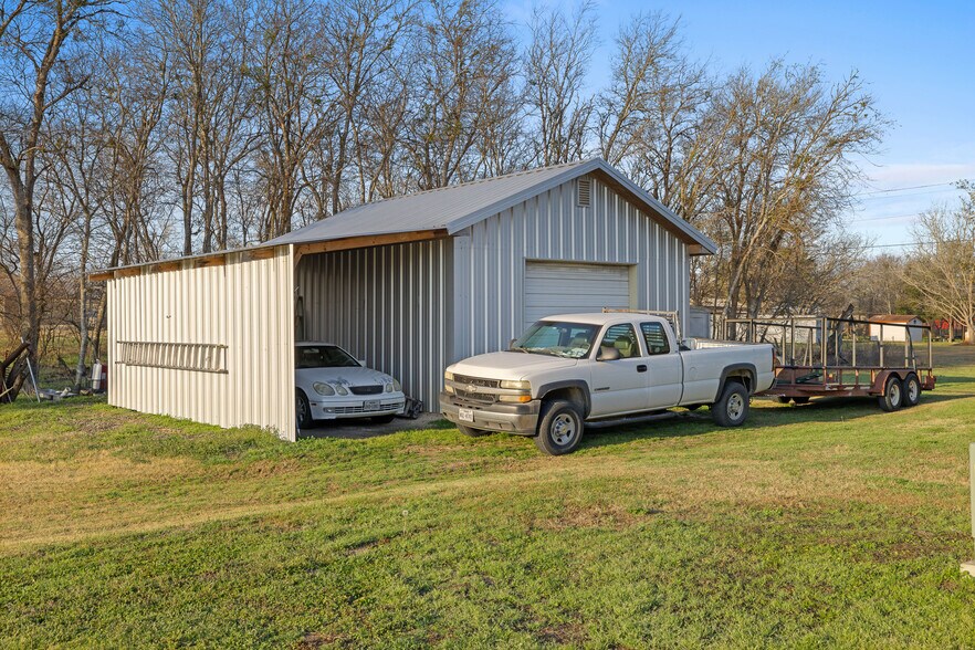More Photos Of 1417 W State Highway 71, La Grange General Retail For Lease