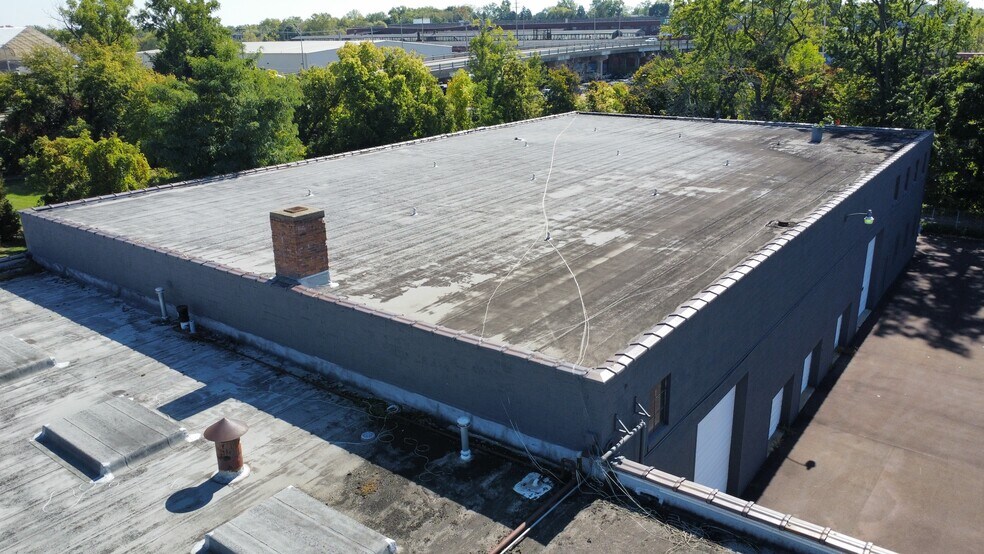 More Photos Of 1121 River St, Lansing Distribution For Lease