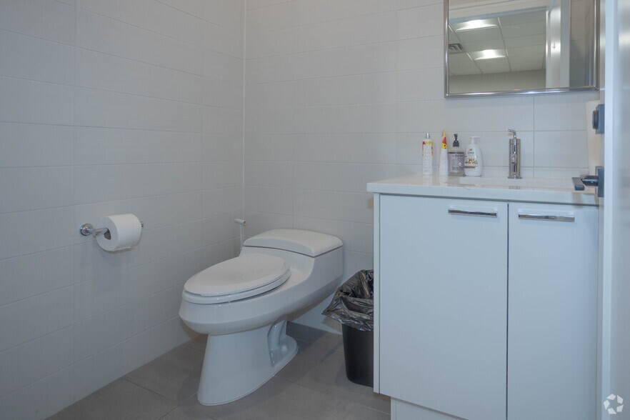 More Photos Of 72 Otis St, West Babylon Light Manufacturing For Sale