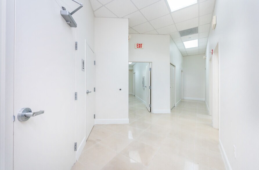 More Photos Of 6701 S Red Rd, South Miami Medical For Sale
