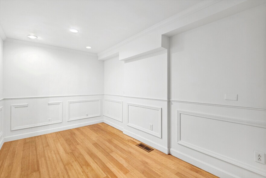 More Photos Of 124 E 36th St, New York Specialty For Sale