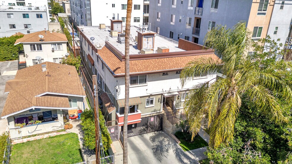 More Photos Of 11063 Cumpston St, North Hollywood Apartments For Sale