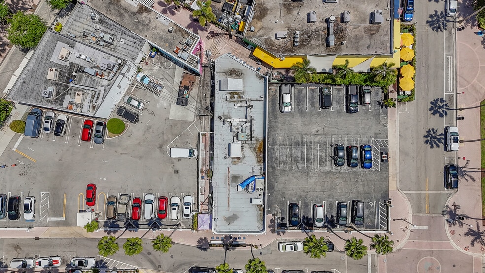 More Photos Of 114 South Narcissus Ave, West Palm Beach Bar For Sale