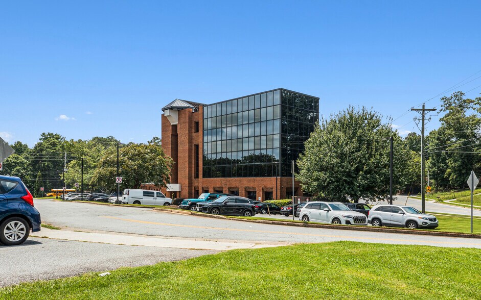 More Photos Of 2265 Roswell Rd, Marietta Medical For Lease