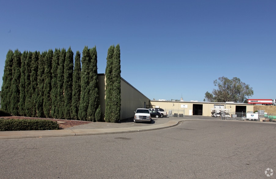 Primary Photo Of 1511 Lone Palm Ave, Modesto Warehouse For Lease