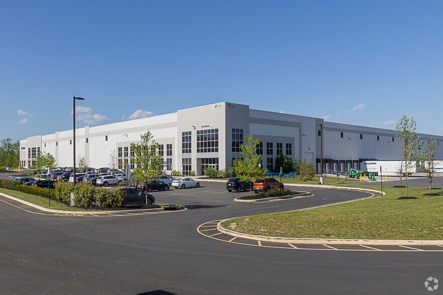 More Photos Of 117 Interstate Blvd, South Brunswick Warehouse For Lease