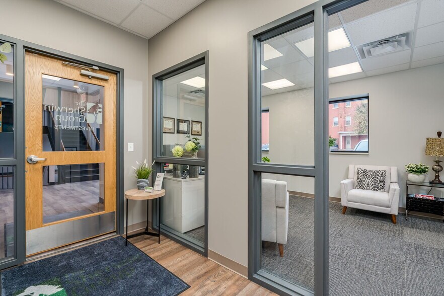 More Photos Of 108 S Minnesota Ave, Saint Peter Storefront Retail Office For Sale