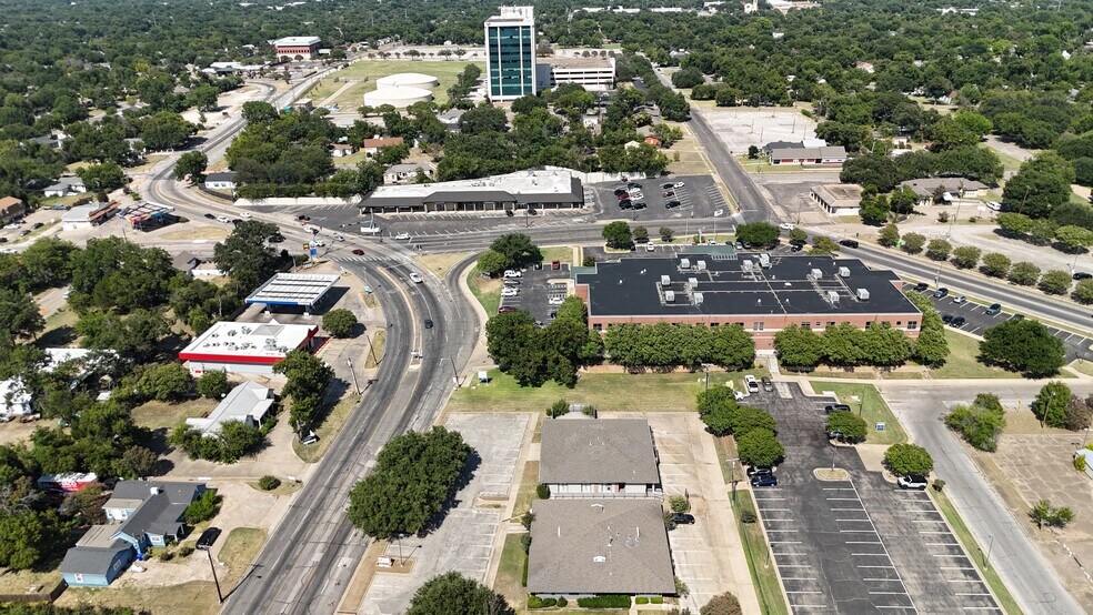 More Photos Of 3400 Hillcrest Dr, Waco Medical For Sale