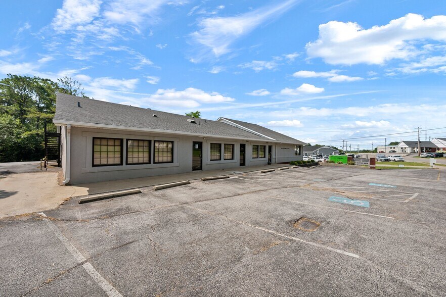 More Photos Of 1004 Glenview Dr, Glasgow Medical For Sale