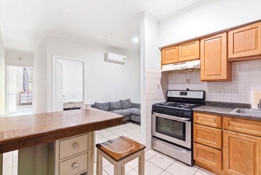 More Photos Of 99 Pulaski St, Newark Apartments For Sale