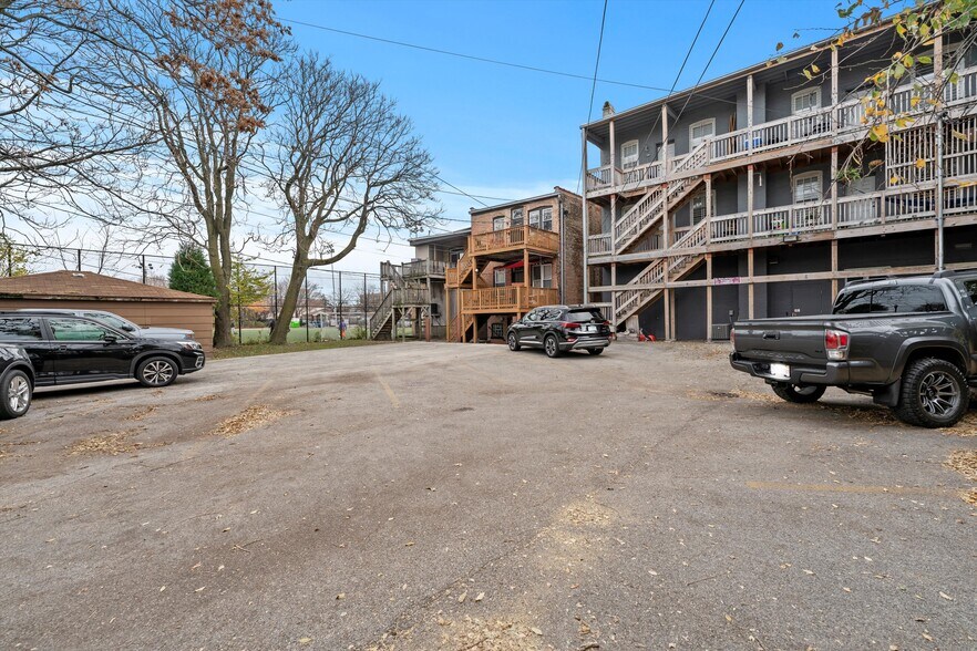 More Photos Of 2754 W Fullerton Ave, Chicago Freestanding For Lease